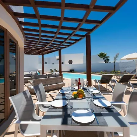 Luar Villa *