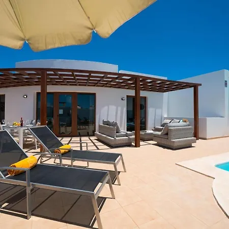 Villa Luar *