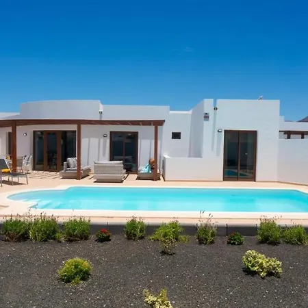 Luar Villa *
